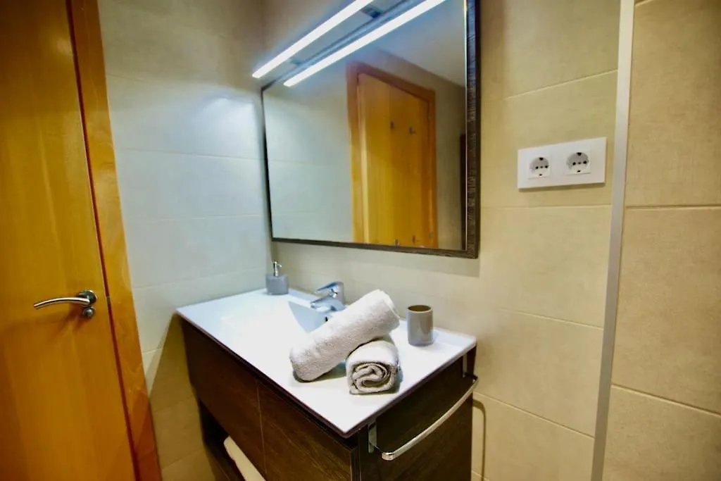 公寓 V&V Lloret-Apartamento Fenals Exclusivo Apartamento Para 6Pax Totalmente Renovado Con Piscina, Gimnasio, Parking Y Area Infantil 滨海略雷特