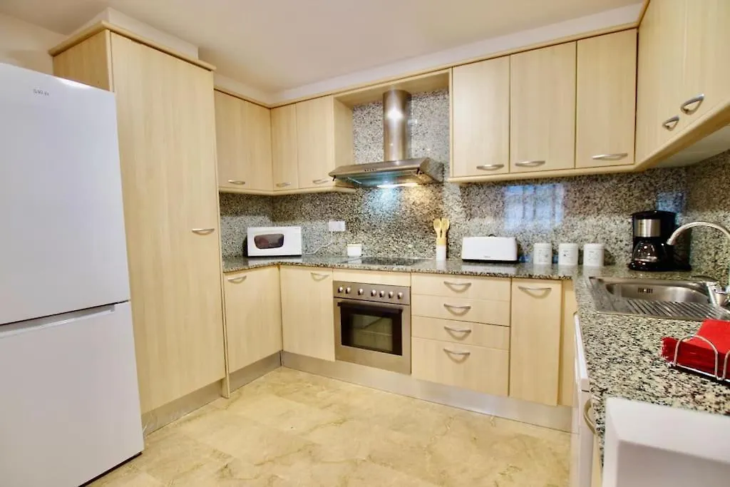 Apartment V&V Lloret-Apartamento Fenals Exclusivo Apartamento Para 6Pax Totalmente Renovado Con Piscina, Gimnasio, Parking Y Area Infantil Lloret de Mar